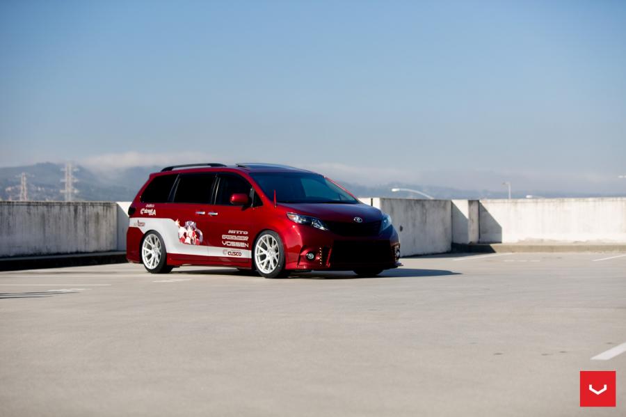  Toyota Sienna by Vossen on Vossen Wheels (VFS6) 2017 года  (фото 25 из 31)